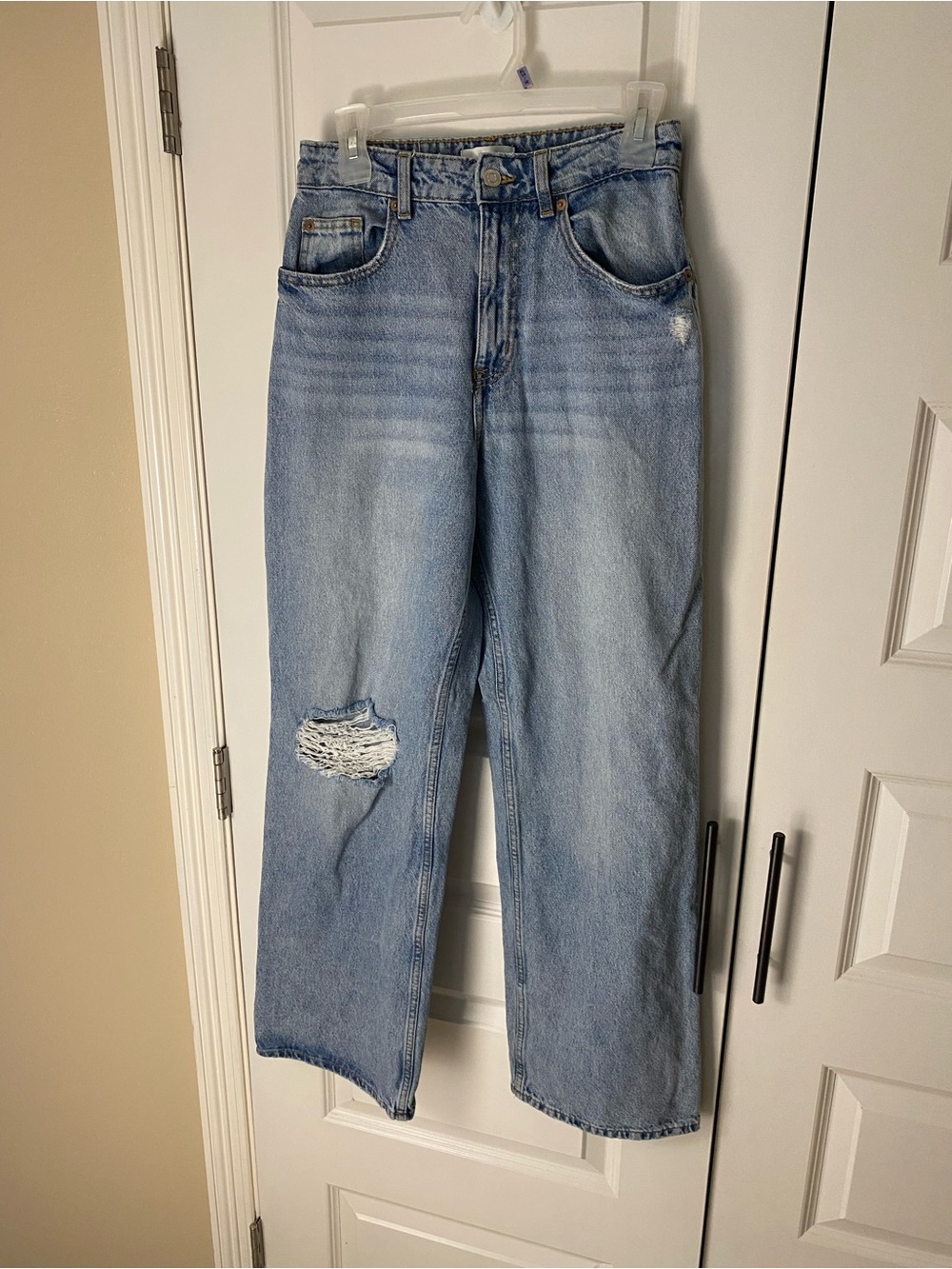 H&M Light Blue Women's Straight-Leg Distressed Jeans